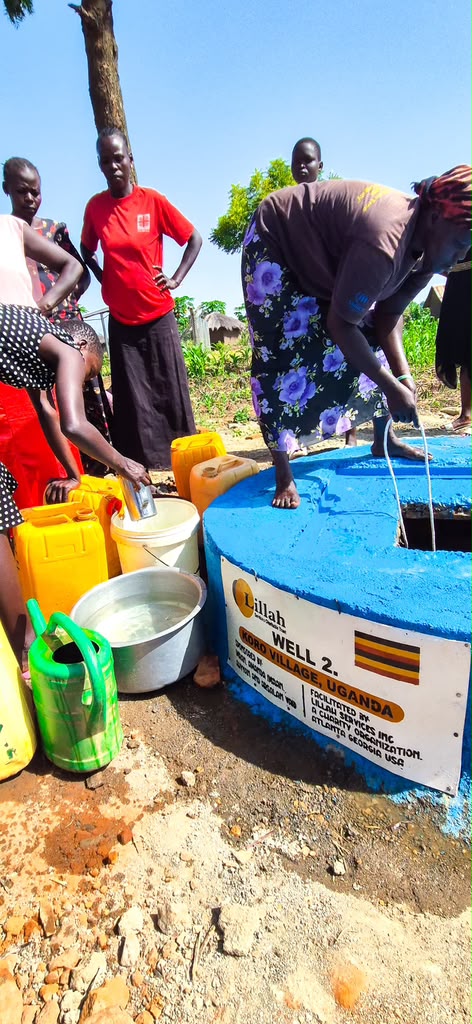 Women collecting water from a Lillah well